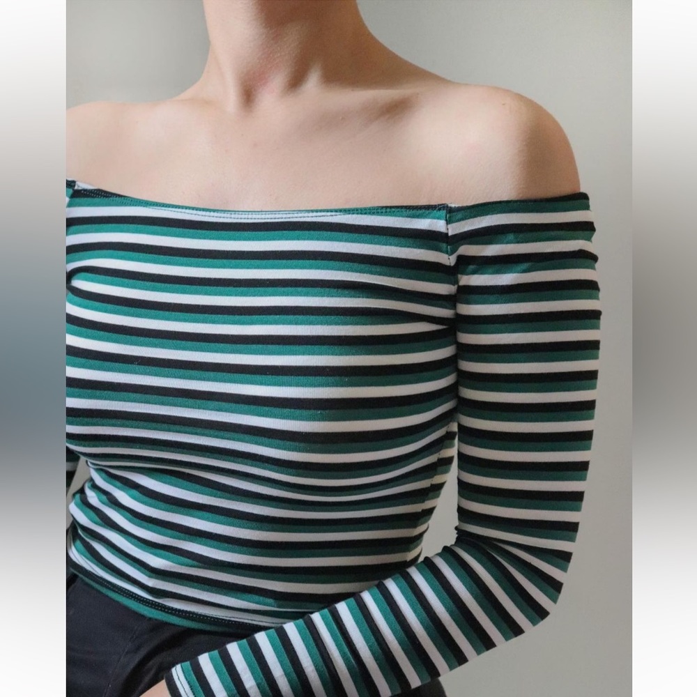 Off the should long  Sleeve Top